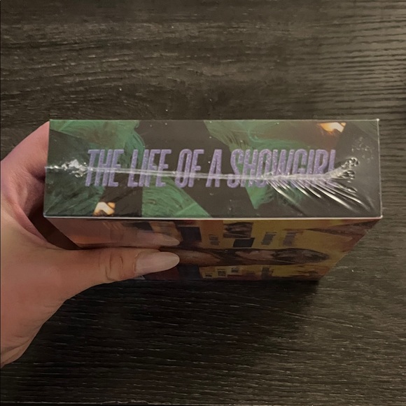 The Life of a Showgirl it’s raptures by Taylor swift deluxe limited edition CD - Picture 4 of 7